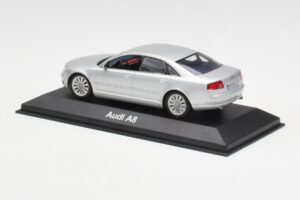 Audi A8 D3 Sølv Minichamps 1:43 20000001386001 Metal — billede 3 af 4