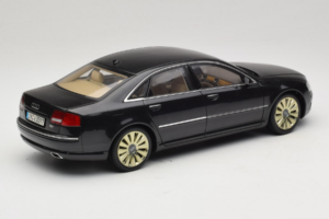 Audi A8 D3 W12 Sort Kyosho 1:18 5010508135 Metal — billede 3 af 8