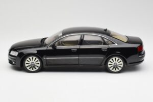 Audi A8 D3 W12 Sort Kyosho 1:18 09212BK Metal — billede 4 af 8