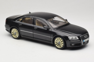Audi A8 D3 W12 Sort Kyosho 1:18 5010508135 Metal — billede 6 af 8