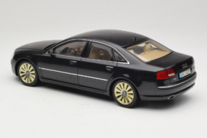 Audi A8 D3 W12 Sort Kyosho 1:18 5010508135 Metal — billede 7 af 8