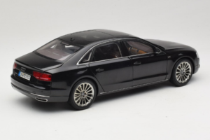 Audi A8L D3 W12 Phantom Black Kyosho 1:18 5011008125 Metal — billede 3 af 8