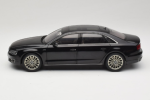 Audi A8L D3 W12 Phantom Black Kyosho 1:18 5011008125 Metal — billede 4 af 8