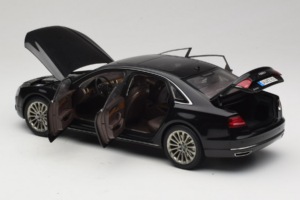 Audi A8L D3 W12 Phantom Black Kyosho 1:18 5011008125 Metal — billede 5 af 8