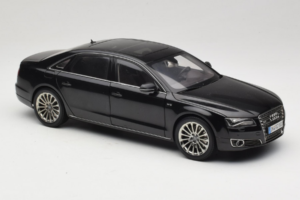 Audi A8L D3 W12 Phantom Black Kyosho 1:18 5011008125 Metal — billede 6 af 8