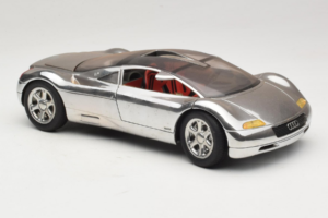 Audi Avus Quattro Chrome Silver Revell 1:18 08913-C1 Metal — billede 6 af 8