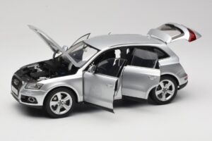 Audi Q5 8R Ice Silver Kyosho 1:18 09242IS Metal — billede 2 af 8