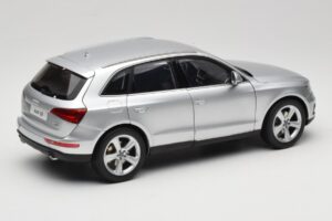 Audi Q5 8R Ice Silver Kyosho 1:18 09242IS Metal — billede 3 af 8