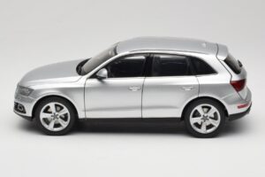 Audi Q5 8R Ice Silver Kyosho 1:18 09242IS Metal — billede 4 af 8