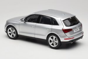 Audi Q5 8R Ice Silver Kyosho 1:18 09242IS Metal — billede 7 af 8