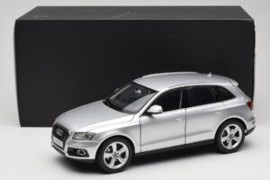 Audi Q5 8R Ice Silver Kyosho 1:18 09242IS Metal — billede 8 af 8