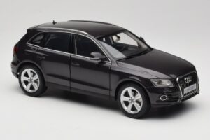 Audi Q5 8R Lava Grey Kyosho 1:18 09242LG Metal — billede 6 af 8