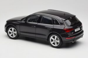 Audi Q5 8R Lava Grey Kyosho 1:18 09242LG Metal — billede 7 af 8