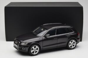 Audi Q5 8R Lava Grey Kyosho 1:18 09242LG Metal — billede 8 af 8