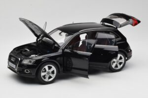Audi Q5 8R Phantom Black Kyosho 1:18 09242BK Metal — billede 2 af 8
