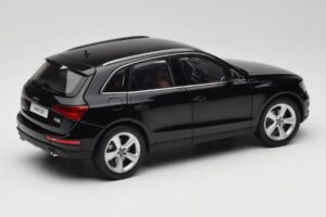 Audi Q5 8R Phantom Black Kyosho 1:18 09242BK Metal — billede 3 af 8