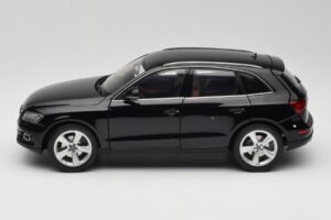 Audi Q5 8R Phantom Black Kyosho 1:18 09242BK Metal — billede 4 af 8