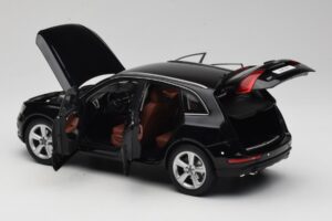 Audi Q5 8R Phantom Black Kyosho 1:18 09242BK Metal — billede 5 af 8