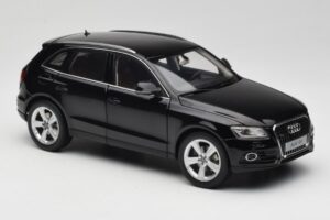 Audi Q5 8R Phantom Black Kyosho 1:18 09242BK Metal — billede 6 af 8