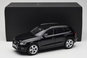 Audi Q5 8R Phantom Black Kyosho 1:18 09242BK Metal — billede 8 af 8