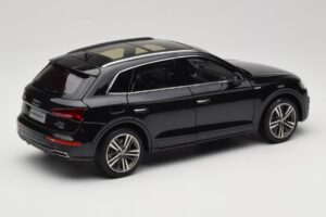 Audi Q5L FY Sort Paudi Model 1:18 26732 Metal — billede 3 af 8
