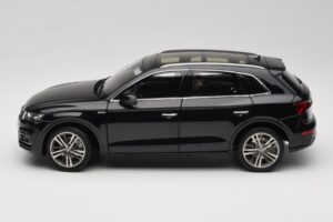 Audi Q5L FY Sort Paudi Model 1:18 26732 Metal — billede 4 af 8