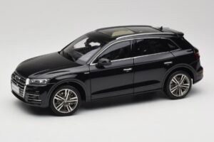 Audi Q5L FY Sort Paudi Model 1:18 26732 Metal