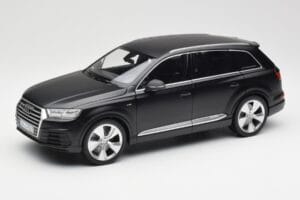 Audi Q7 4M Mat Sort Minichamps 1:18 Audi Q7 4M Mat Sort Minichamps 1:18 110014001 Metal