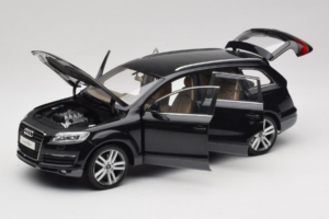 Audi Q7 Sort Kyosho 1:18 09221BK Metal — billede 2 af 8