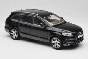 Audi Q7 Sort Kyosho 1:18 09221BK Metal — billede 6 af 8