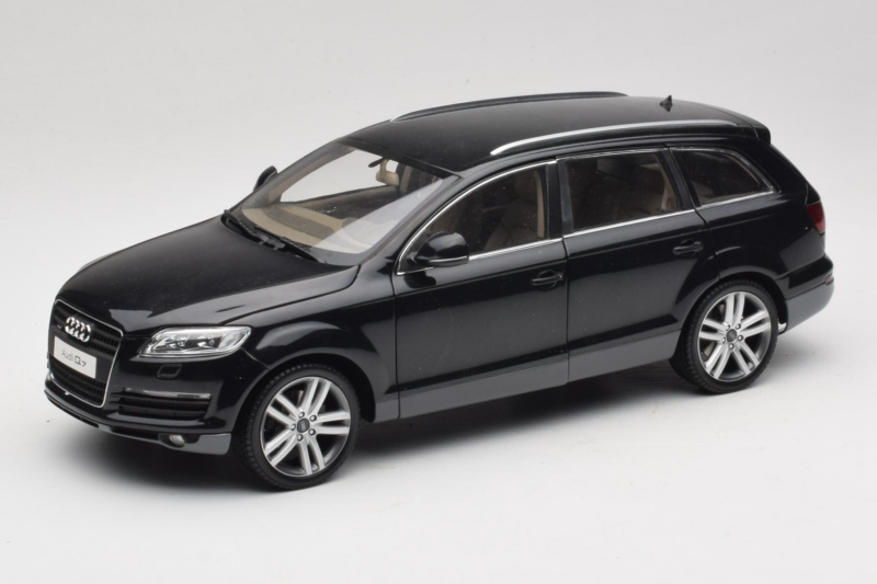 Audi Q7 Sort Kyosho 1:18 09221BK Metal