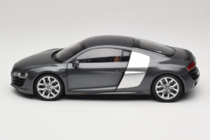 Audi R8 5.2 FSI Quattro Daytona Grey Kyosho 1:18 09216DG Metal — billede 4 af 7