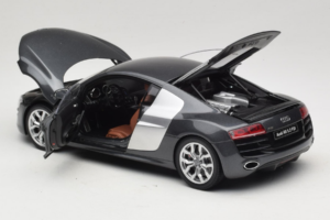 Audi R8 5.2 FSI Quattro Daytona Grey Kyosho 1:18 09216DG Metal — billede 5 af 7