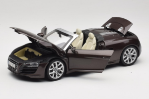 Audi R8 5.2 Spyder Teak Brown Kyosho 1:18 5010918525 Metal — billede 2 af 8