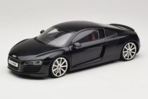 Audi R8 Sort Kyosho 1:18 09213BK Metal