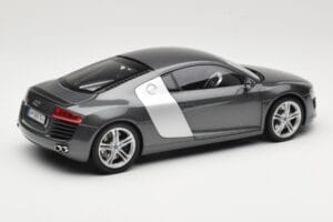 Audi R8 Type 42 4.2 Daytona Grey Kyosho 1:18 5010618425 Metal — billede 3 af 8