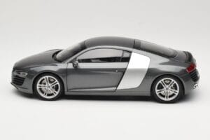 Audi R8 Type 42 4.2 Daytona Grey Kyosho 1:18 5010618425 Metal — billede 4 af 8