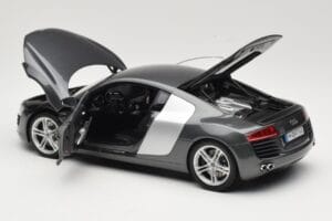 Audi R8 Type 42 4.2 Daytona Grey Kyosho 1:18 5010618425 Metal — billede 5 af 8