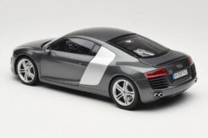 Audi R8 Type 42 4.2 Daytona Grey Kyosho 1:18 5010618425 Metal — billede 7 af 8
