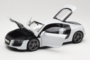 Audi R8 Type 42 Suzuka Grey Kyosho 1:18 09213SG Metal — billede 2 af 8