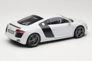 Audi R8 Type 42 Suzuka Grey Kyosho 1:18 09213SG Metal — billede 3 af 8