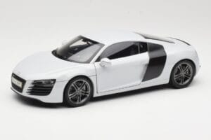 Audi R8 Type 42 Suzuka Grey Kyosho 1:18 09213SG Metal