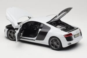 Audi R8 Type 42 Suzuka Grey Kyosho 1:18 09213SG Metal — billede 5 af 8