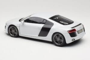 Audi R8 Type 42 Suzuka Grey Kyosho 1:18 09213SG Metal — billede 7 af 8