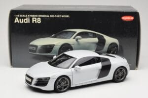 Audi R8 Type 42 Suzuka Grey Kyosho 1:18 09213SG Metal — billede 8 af 8
