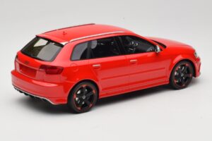 Audi RS3 8P Sportback Rød DNA 1:18 DNA000056 Resin — billede 2 af 6