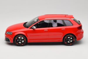 Audi RS3 8P Sportback Rød DNA 1:18 DNA000056 Resin — billede 3 af 6