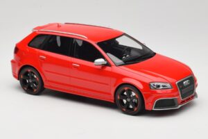 Audi RS3 8P Sportback Rød DNA 1:18 DNA000056 Resin — billede 4 af 6