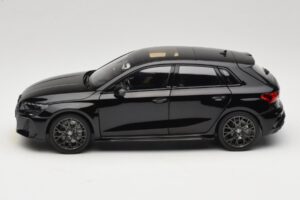 Audi RS3 8Y Sportback Myth Black Norev 1:18 188388 Metal — billede 4 af 8