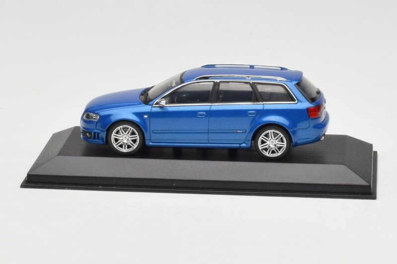 Audi RS4 B7 Avant Blue Metallic Minichamps 1:43 AUDI010 Metal